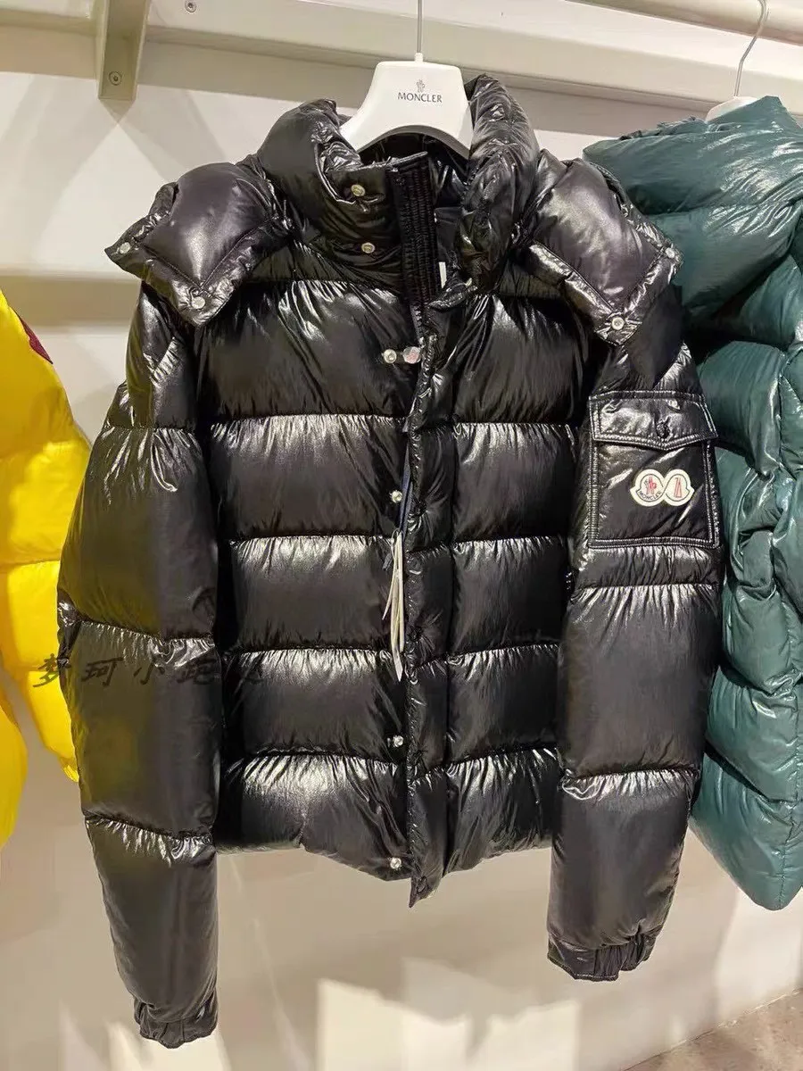 P390 Moncler/ 2026 70 、 。 DNA ， ， 。 Classic ， 、 。 Classic 70 。 Quality， 90 ，Premium Quality ， ，Black ！ Sizes M-3XL